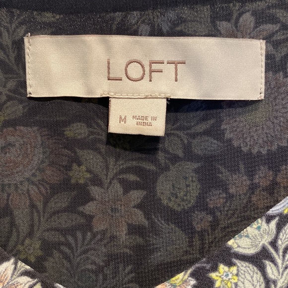 LOFT Flowing blouse - Picture 2 of 4
